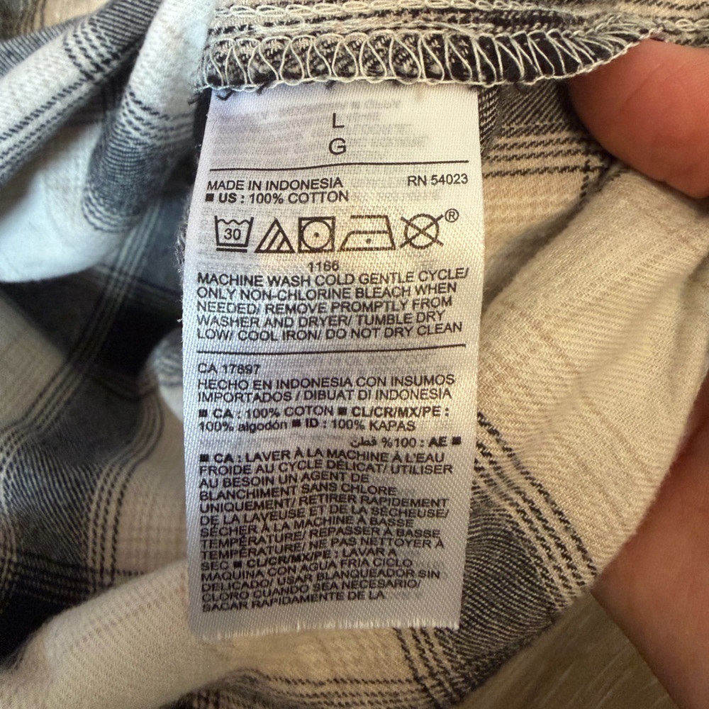 Old Navy Size L Long-Sleeve Plaid Flannel Shirt - Picture 9 of 14
